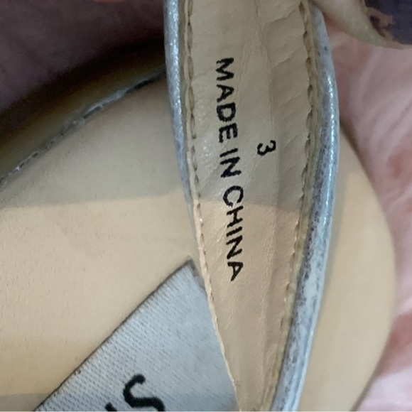 Kids size 3 Steve Madden floral sanders - Picture 3 of 7